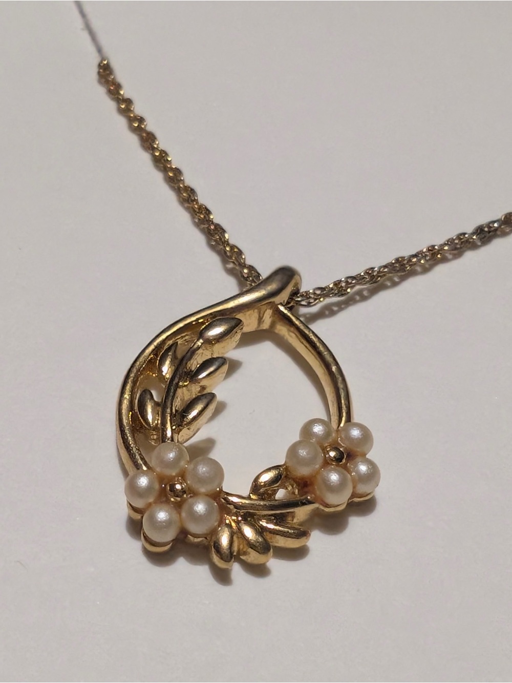 Trifari Philippe 1940s Pear lFlowers Gold Pendant Signed Chain Necklace 16”